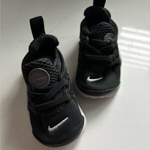 Infant Nike Shoes 🖤✔️